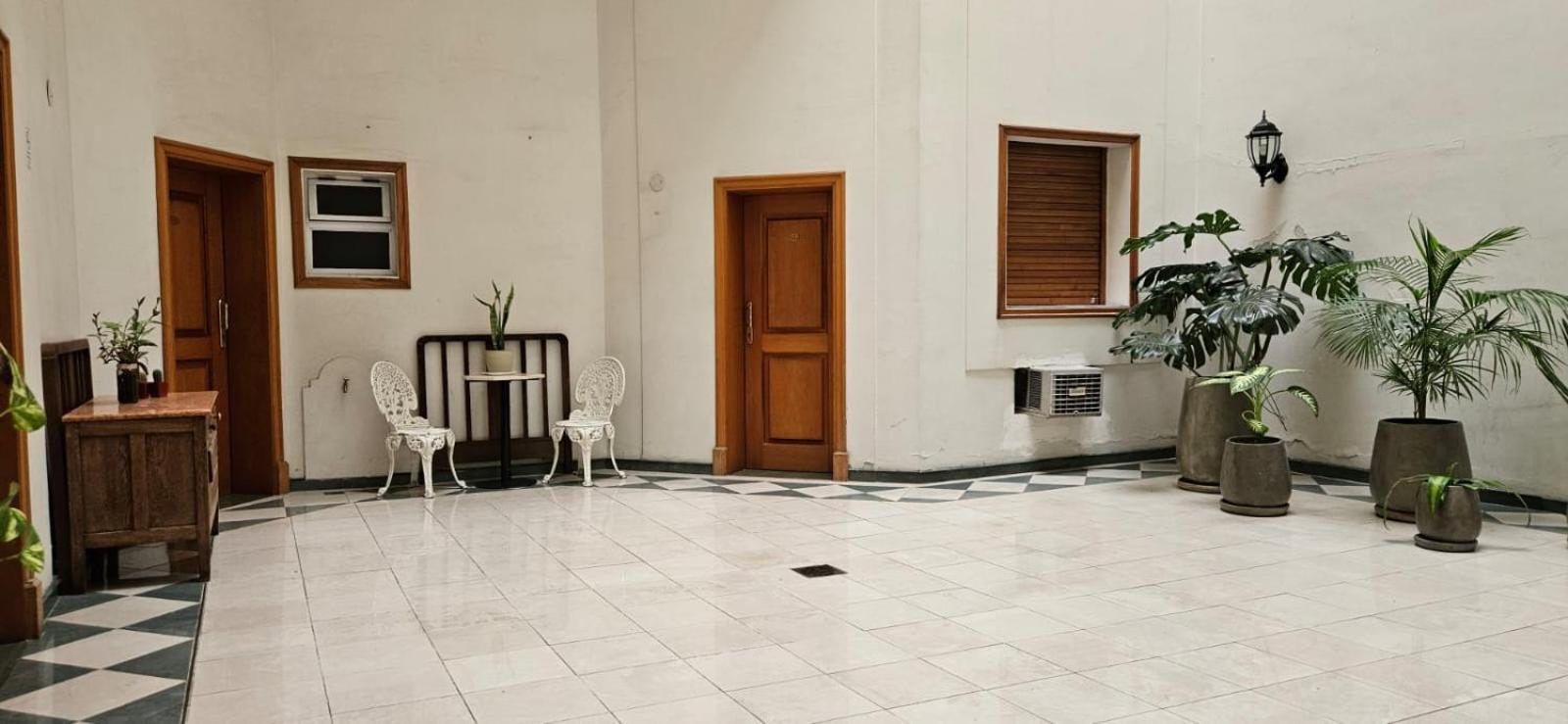 Astoria Hotel — Photos 1